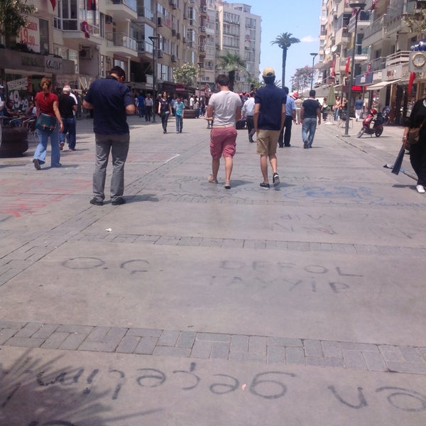 Снимок сделан в Kıbrıs Şehitleri Caddesi пользователем Gaye E. 6/5/2013