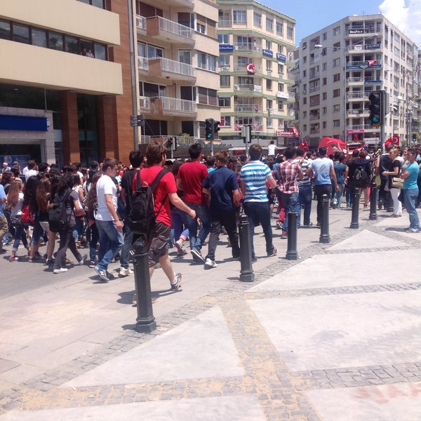 Das Foto wurde bei Kıbrıs Şehitleri Caddesi von Gaye E. am 6/5/2013 aufgenommen