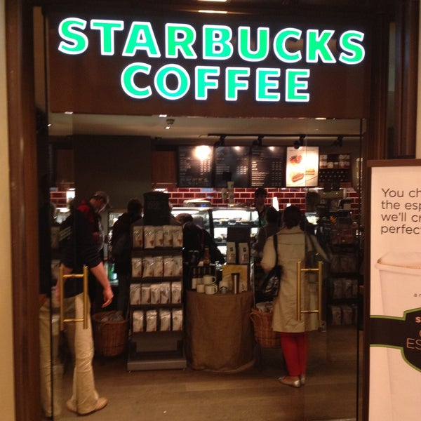 Foto tomada en Starbucks  por Remko P. el 5/9/2013
