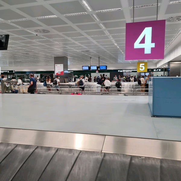 Foto tirada no(a) Aeroporto de Milão Malpensa (MXP) por Irina . em 7/4/2021