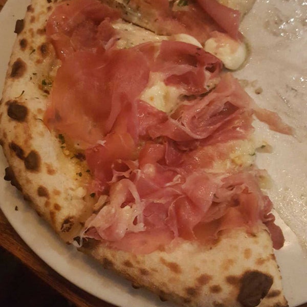 Снимок сделан в Oak Pizzeria Napoletana пользователем Susan D. 7/9/2017