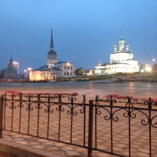 Воскресенская площадь