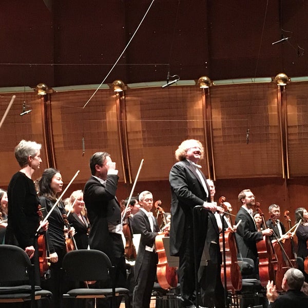 Foto diambil di New York Philharmonic oleh Terri C. pada 10/25/2019
