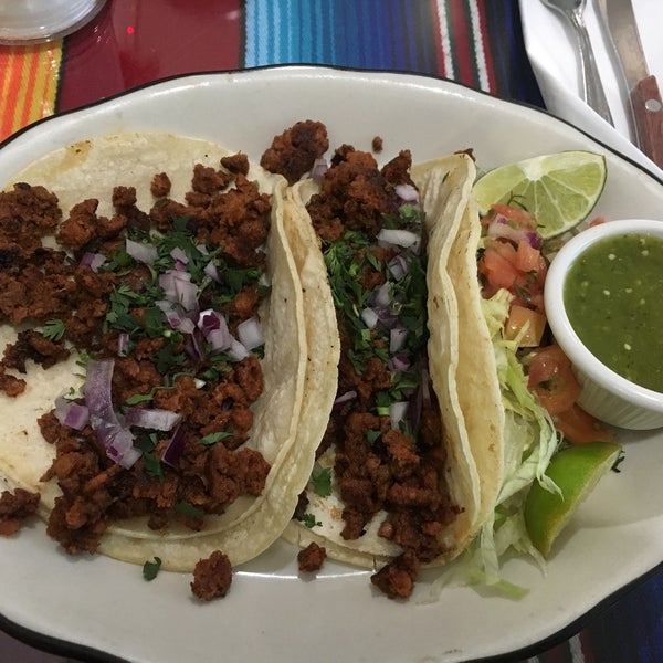 Снимок сделан в Acapulco Restaurant пользователем Terri C. 12/26/2017