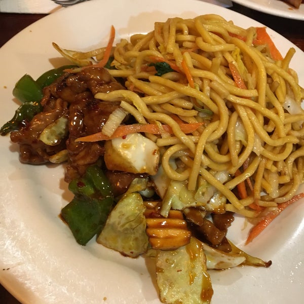 Lichee Nut Chinese Restaurant in Brooklyn