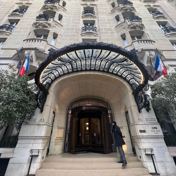 Das Foto wurde bei Hôtel Lutetia von ✈️☕️🛍 am 2/16/2023 aufgenommen