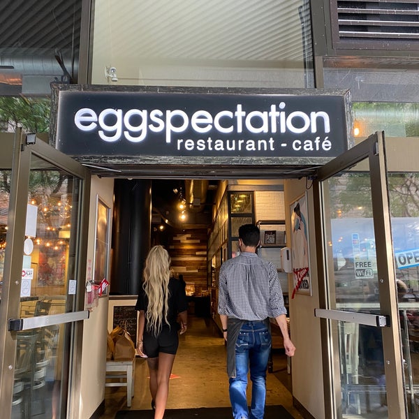 รูปภาพถ่ายที่ Eggspectation Bell Trinity Square โดย Khaled M. เมื่อ 9/4/2021
