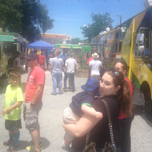 5/25/2013 tarihinde Carmen H.ziyaretçi tarafından Atlanta Food Truck Park &amp; Market'de çekilen fotoğraf