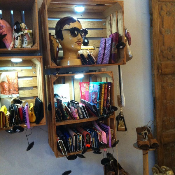 dress code vintage store - Bergmannkiez - 28 visitors