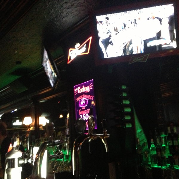 Foto diambil di The Hudson Bar oleh Иван Е. pada 5/31/2013