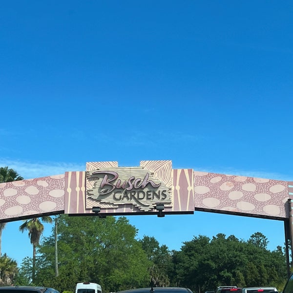 Foto diambil di Busch Gardens Tampa Bay oleh Ashley G. pada 3/14/2023