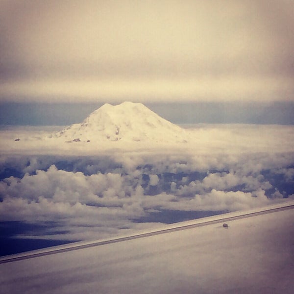 Снимок сделан в Международный аэропорт Сиэтл-Такома (SEA) пользователем Sheilla 12/12/2014