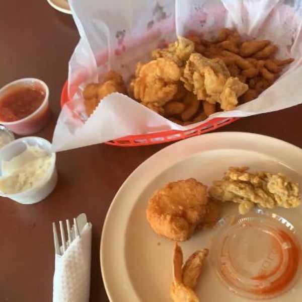 Photo taken at The Great Machipongo Clam Shack by Corrine H. on 10/4/2019