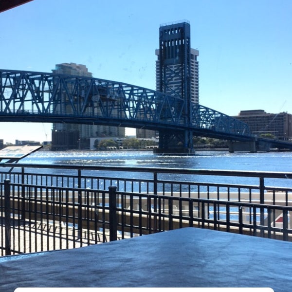 3/15/2017 tarihinde Alex V.ziyaretçi tarafından The Jacksonville Landing'de çekilen fotoğraf