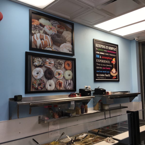 Photo taken at Duck Donuts by Alex V. on 10/14/2016
