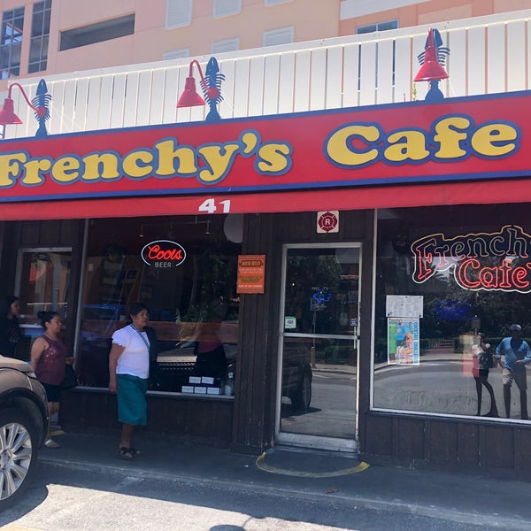 7/18/2022 tarihinde Kim M.ziyaretçi tarafından Frenchy&#39;s Original Cafe'de çekilen fotoğraf