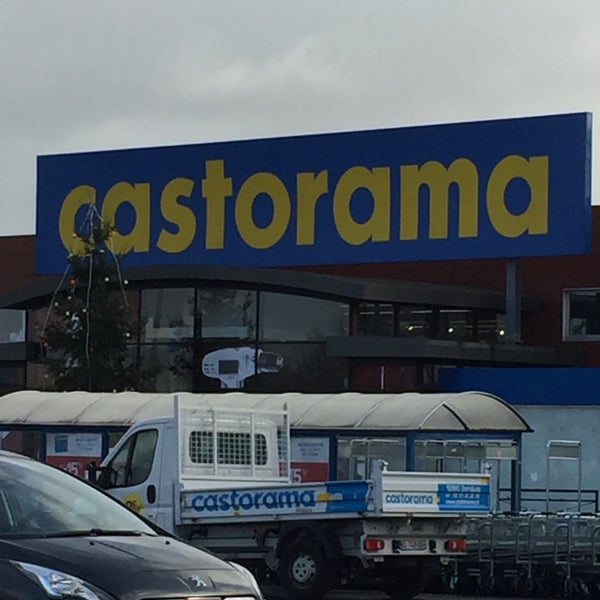 Foto tirada no(a) Castorama por Xavier R. em 12/24/2019