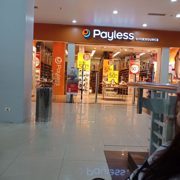 payless royal plaza