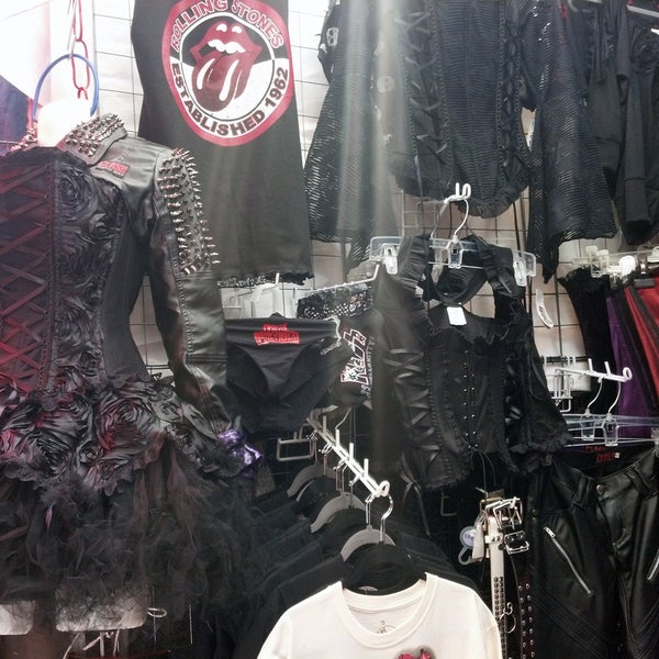 Fotos en Boutique Metalera y Alternativa 'Reina el Metal' - Tienda ropa en México