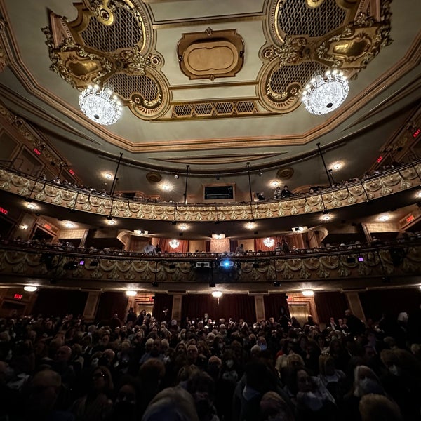 Foto diambil di Longacre Theatre oleh Jonathan L. pada 9/28/2022