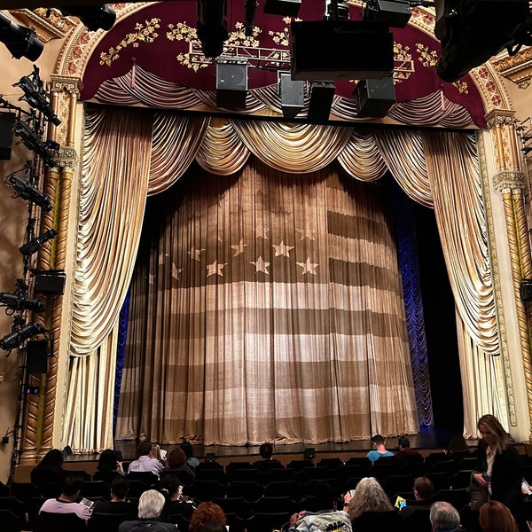 Foto diambil di John Golden Theatre oleh Jonathan L. pada 10/6/2022