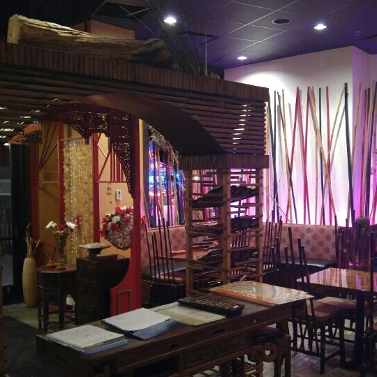 2/14/2016에 Brian M.님이 Thai Thani Restaurant에서 찍은 사진