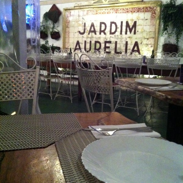 รูปภาพถ่ายที่ Jardim Aurélia Restaurante e Eventos โดย Bruna R. เมื่อ 7/27/2013