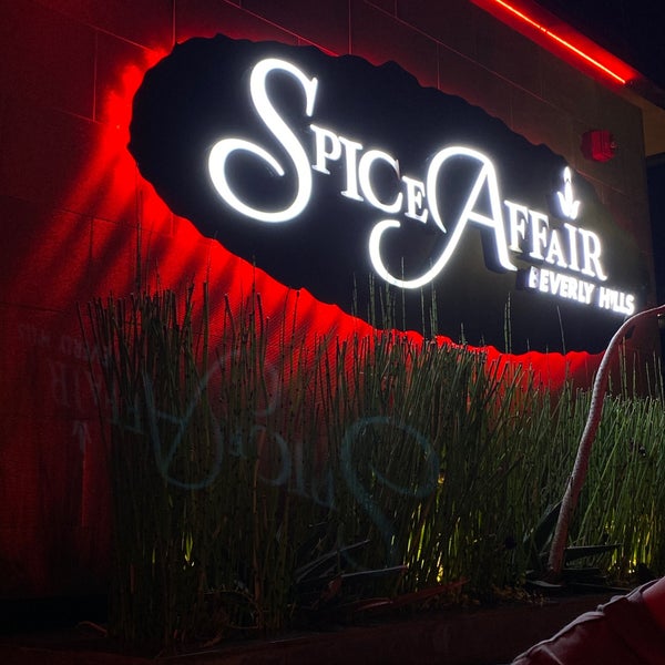9/25/2020 tarihinde KXH🇶🇦ziyaretçi tarafından Spice Affair Beverly Hills Indian Restaurant'de çekilen fotoğraf