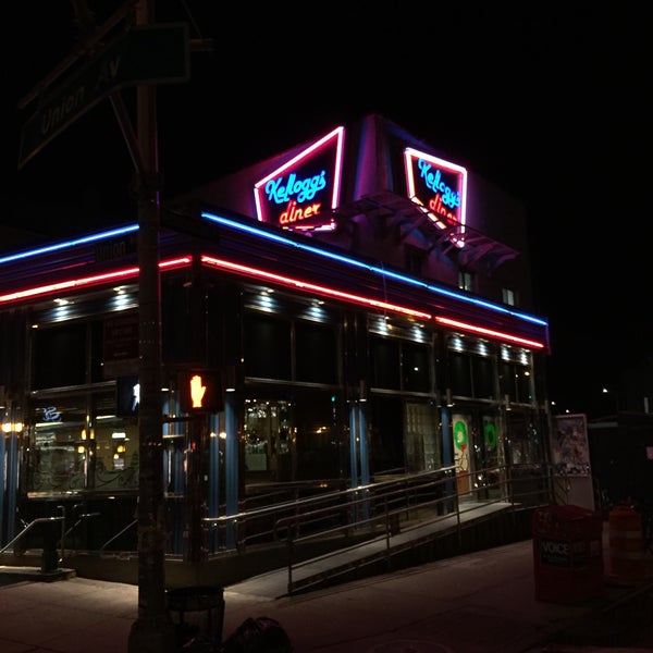 Photo taken at Kellogg&#39;s Diner by WiLL on 12/26/2014