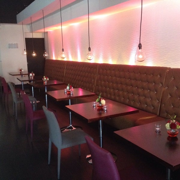2/14/2014 tarihinde Dr. Leoziyaretçi tarafından Quattro Restaurante &amp; Lounge Bar'de çekilen fotoğraf