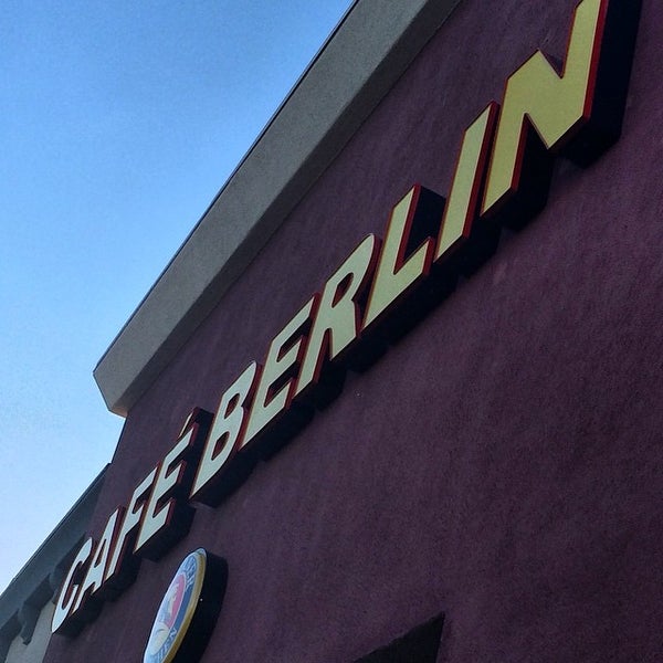 Foto tirada no(a) Cafe Berlin por Danny M. em 8/10/2014