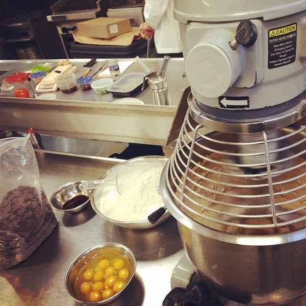 9/24/2014 tarihinde Gotham Cookiesziyaretçi tarafından Hot Bread Kitchen'de çekilen fotoğraf