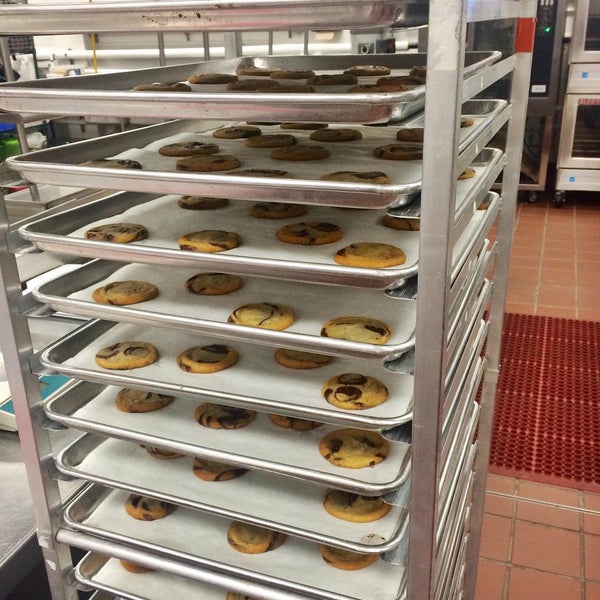 Das Foto wurde bei Hot Bread Kitchen von Gotham Cookies am 8/13/2015 aufgenommen