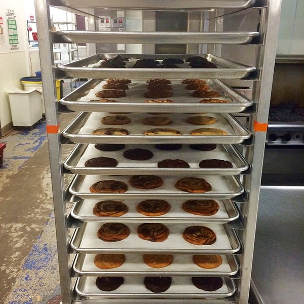 Das Foto wurde bei Hot Bread Kitchen von Gotham Cookies am 5/6/2015 aufgenommen