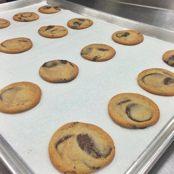 Das Foto wurde bei Hot Bread Kitchen von Gotham Cookies am 8/7/2015 aufgenommen
