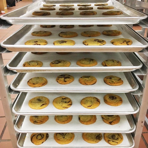 Das Foto wurde bei Hot Bread Kitchen von Gotham Cookies am 3/9/2016 aufgenommen