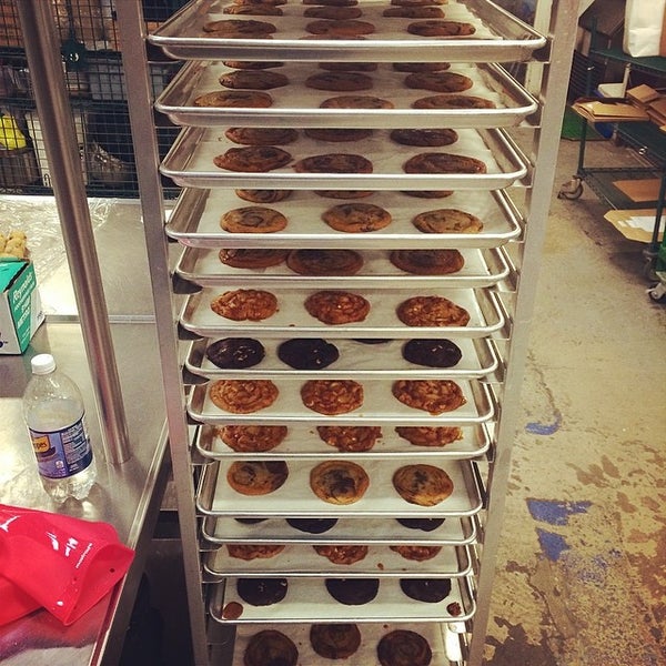 รูปภาพถ่ายที่ Hot Bread Kitchen โดย Gotham Cookies เมื่อ 5/16/2014