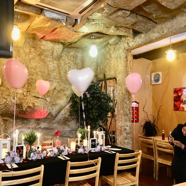 Foto tomada en The Cave Grill Restaurant &amp; Cafe  por Wan Erma N. el 2/21/2020