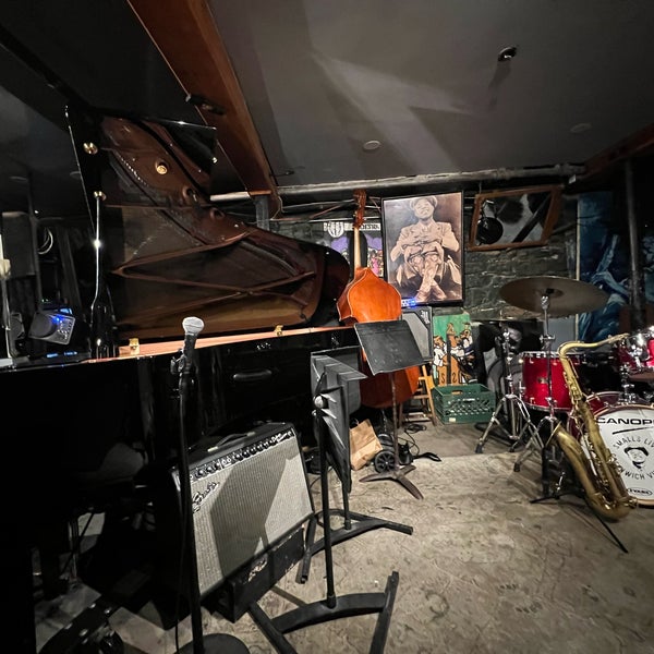 3/19/2022 tarihinde Søren K.ziyaretçi tarafından Smalls Jazz Club'de çekilen fotoğraf
