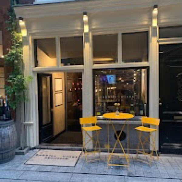 Bubbles & Wines Wine Bar in Amsterdam