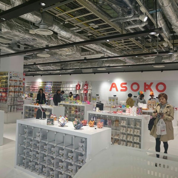 Fotos Em Asoko 梅田nu茶屋町店 Agora Fechado Artigos Para Hobby Em 梅田