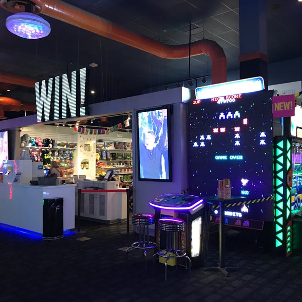 Photo taken at Dave &amp; Buster&#39;s by Joseph on 11/17/2017