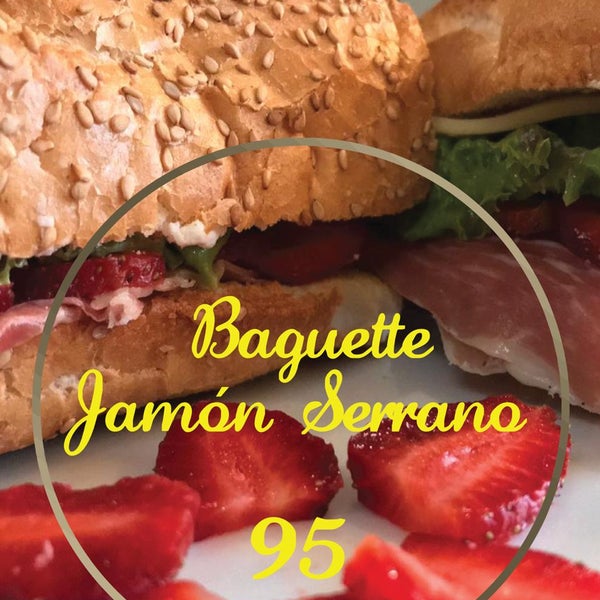 Todo es delicioso, ame la baguette de jamon serrano.