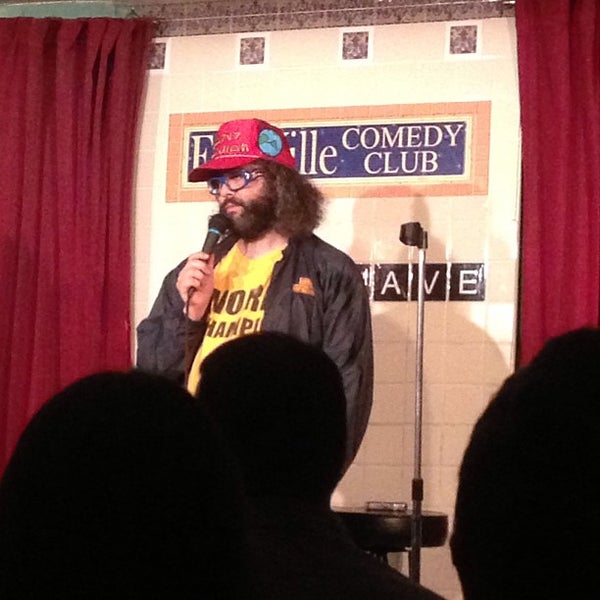 Photo prise au Eastville Comedy Club par Jared H. le4/14/2013