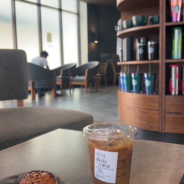 Foto tirada no(a) Starbucks por Khaled . em 5/16/2022