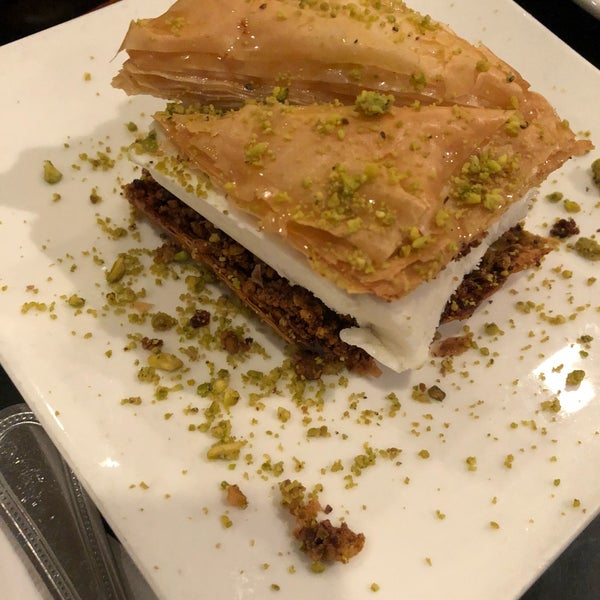 2/3/2018 tarihinde Timothy K.ziyaretçi tarafından Aladdin Mediterranean Restaurant'de çekilen fotoğraf
