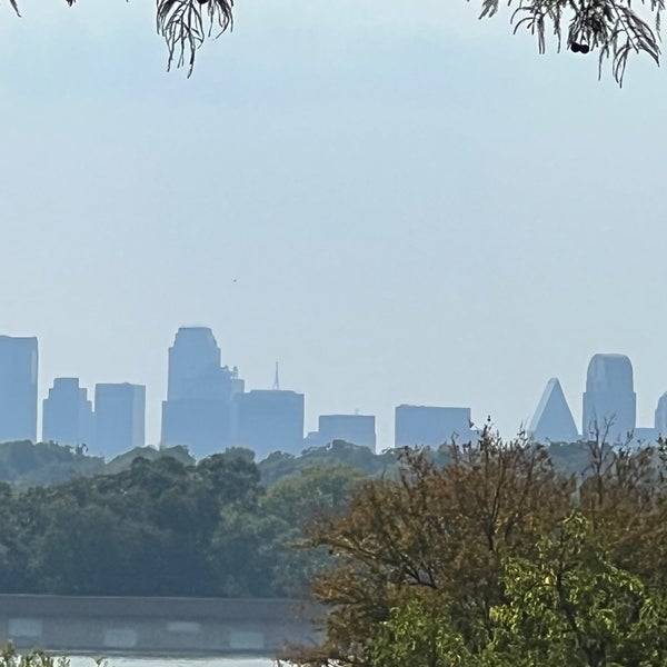 Photo taken at Dallas Arboretum and Botanical Garden by Beni G. on 10/9/2022