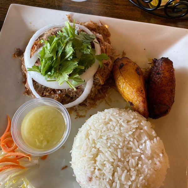 Foto tirada no(a) Havana Grill por Elizabeth M. em 10/11/2019