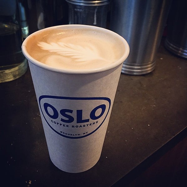 Foto tirada no(a) Oslo Coffee Roasters por Danny W. em 12/14/2014