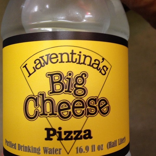 Das Foto wurde bei Laventina&#39;s Big Cheese Pizza von Mo O. am 5/31/2014 aufgenommen